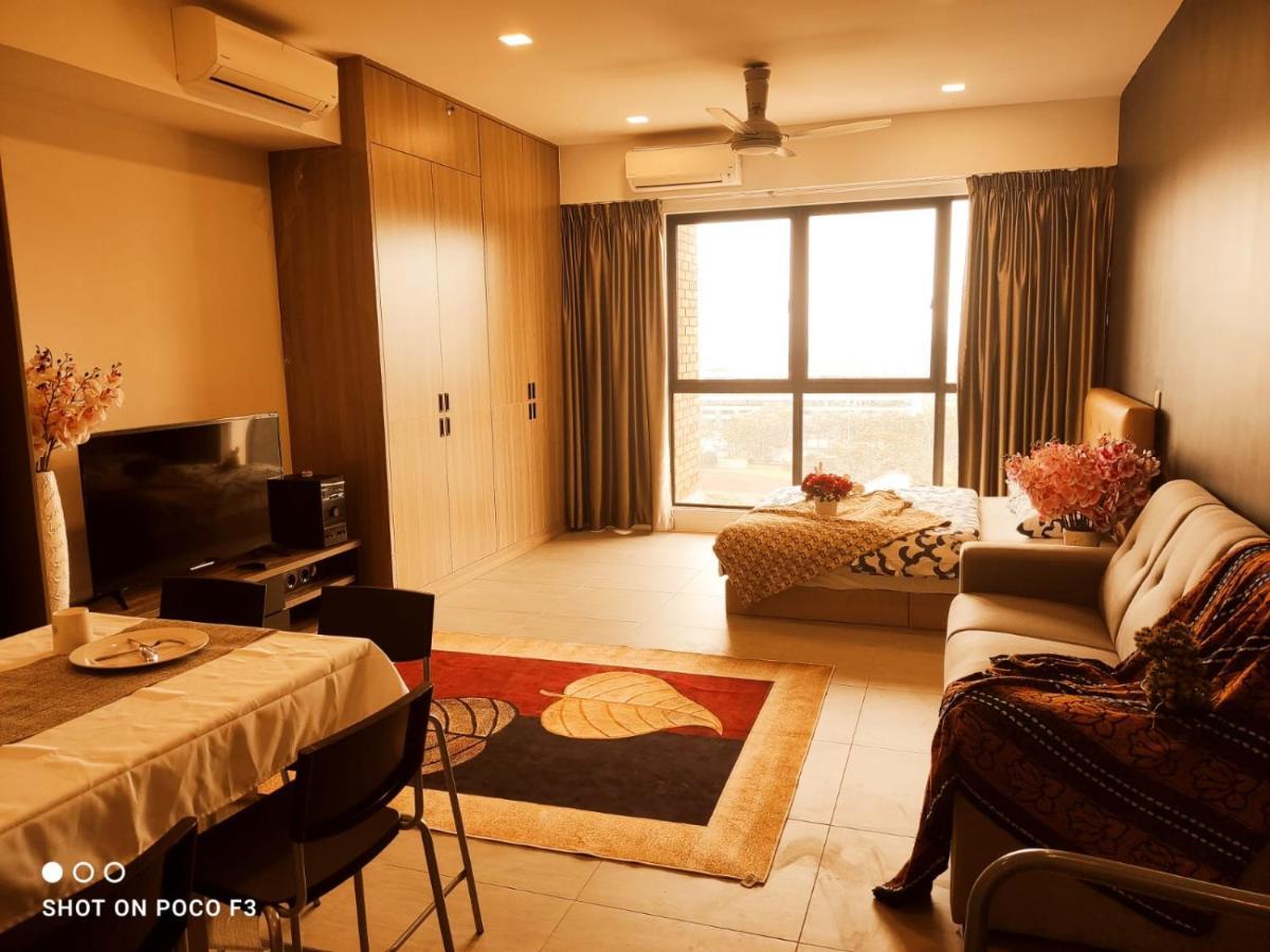 Cozy Unit- Bell Suites- Horizon Suites- Wifi- Netflix- Parking Swimming Pool- Klia Sepang Esterno foto